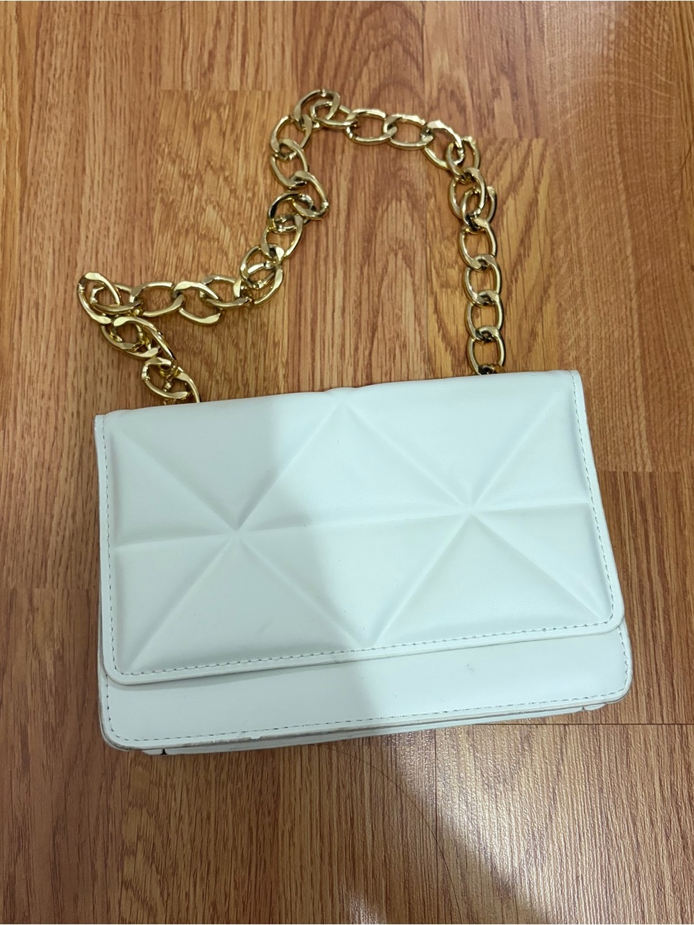 Quilted White Shoulder Bag with Gold Chain